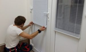 Установка рулонных жалюзи в Тюмени